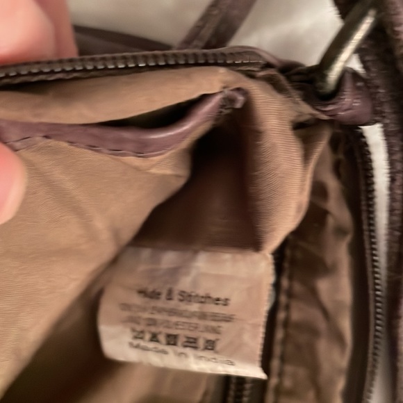 NWT Hide and Stitches Taupe Leather Purse/Crossbody. - Picture 5 of 7